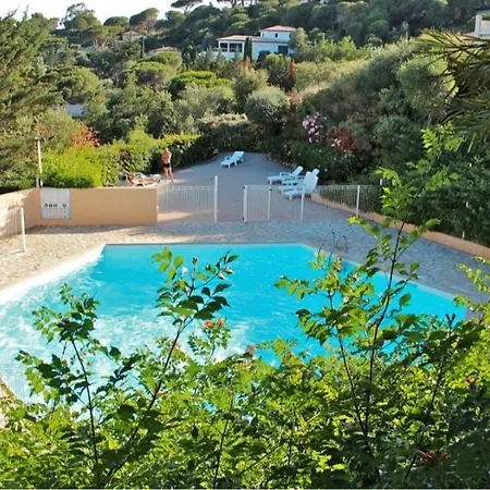 Bord De Terrasse Vue Piscine 아파트