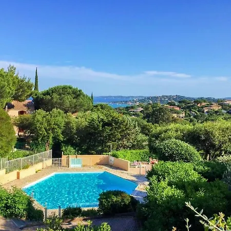 Bord De Terrasse Vue Piscine 아파트 *